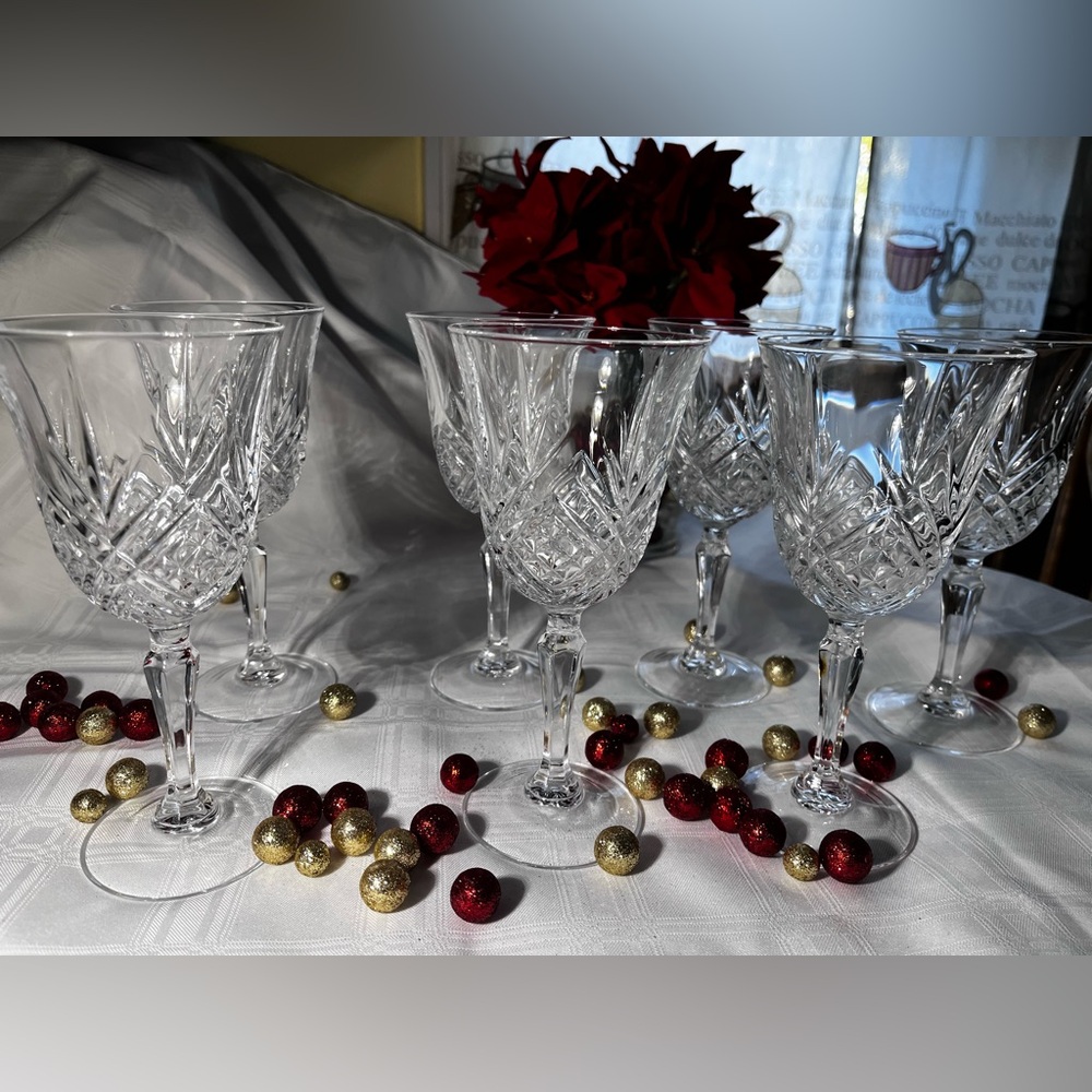 Wine glasses from the Masquerade collection by Cristal D’ Arques 🍷🍷